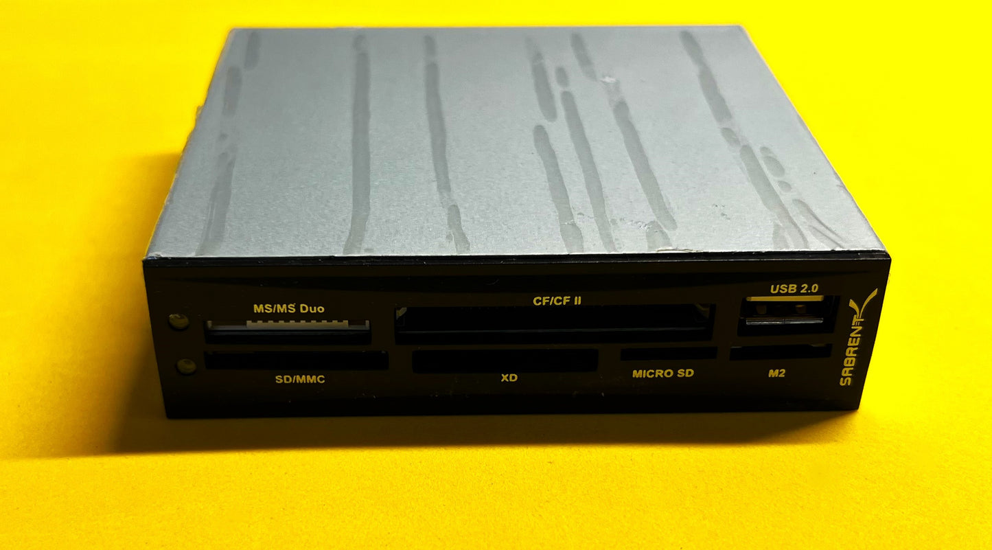 Card Reader/Writer - USB 2.0 Flash W/USB Port (Sabrent) #120121